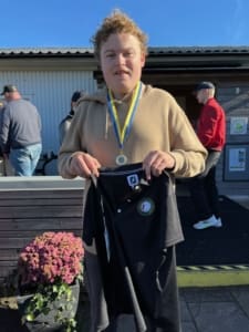 Leon Torstensson, Lyckorna vann en Uddevalla GK pikétröja efter att ha fått det lägsta resultatet och som också blev det nya banrekordet.